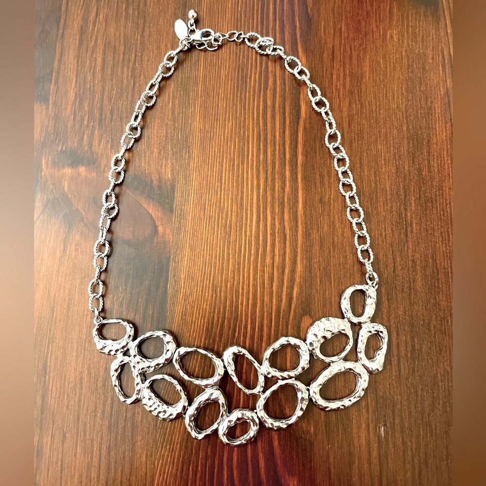 Anne Taylor Necklace like new silver color